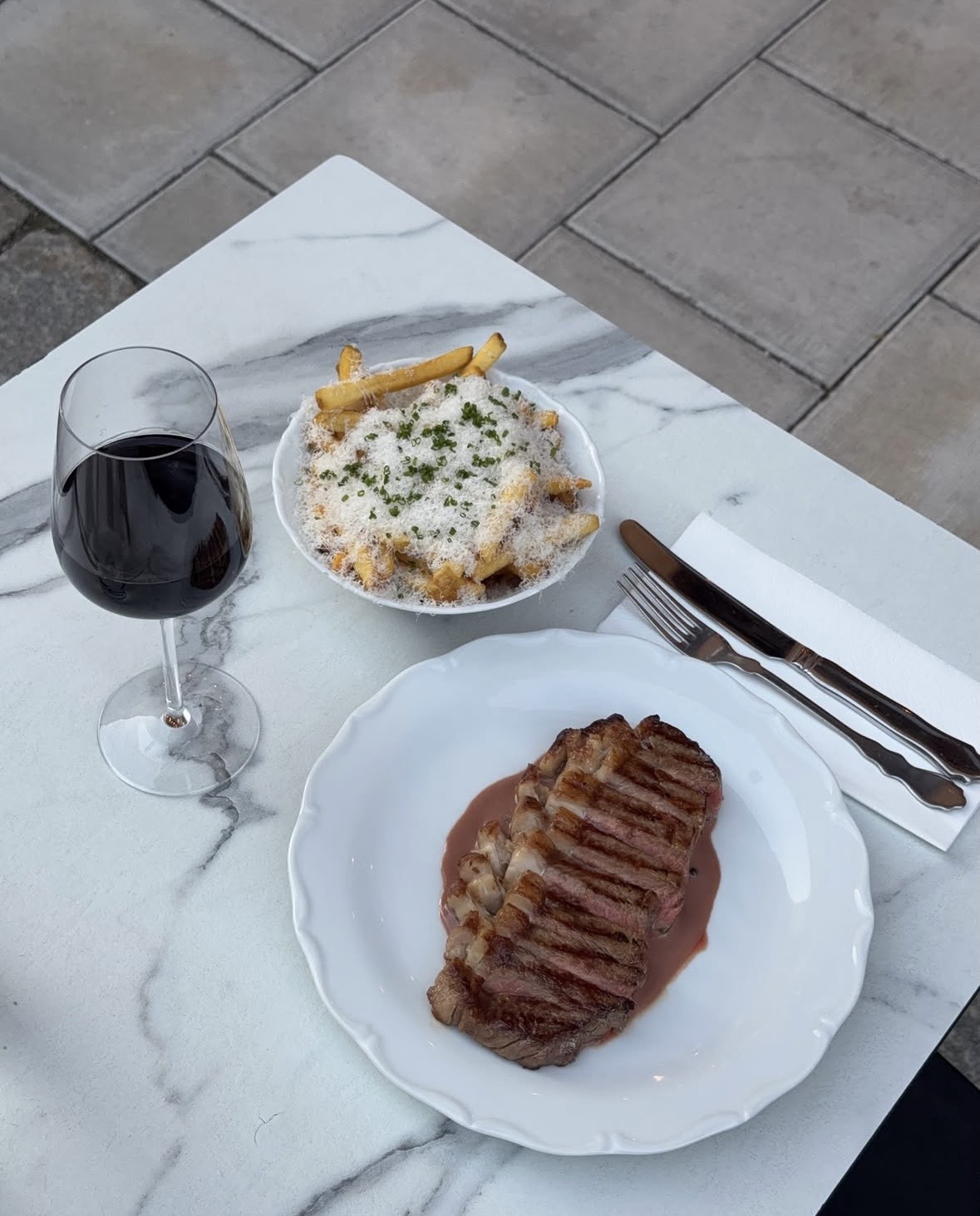 Mat och vin på Röris Matbar